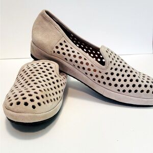 Women's L’Amour Des Pieds perforated loafers size 8